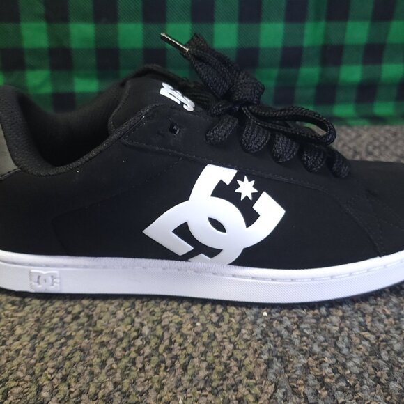 Brand New DC Gaveler Suede Skate Shoes – Matte Black (Men’s US 8.5M) – - Picture 10 of 12